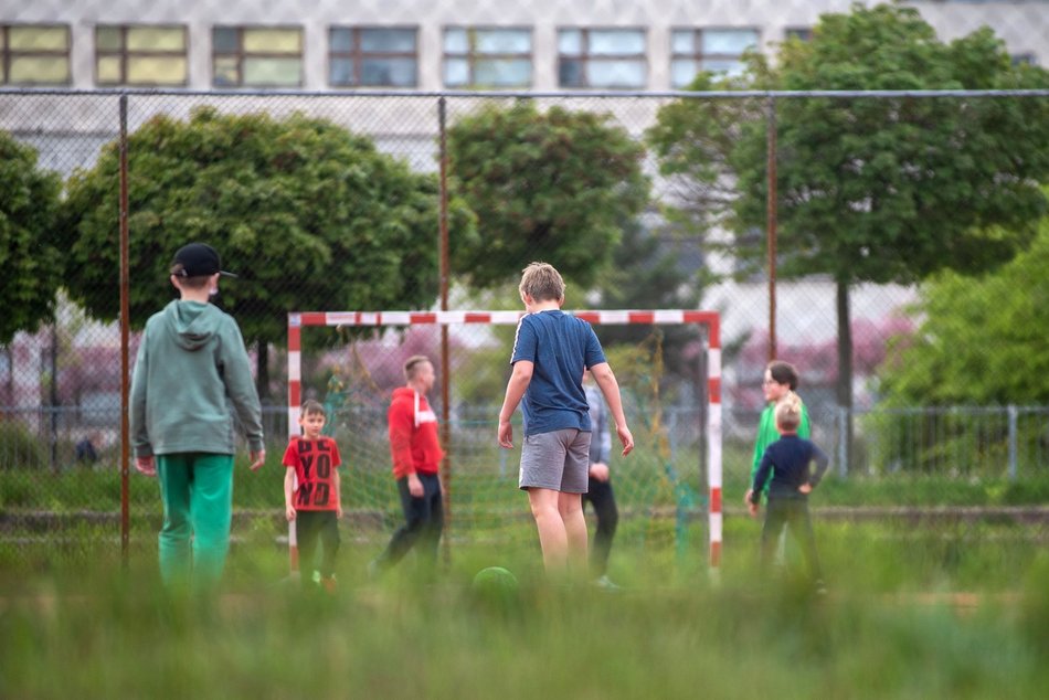 Łódź. Sportowe atrakcje przy szkołach w Łodzi. Pływalnie, Orliki i ściany wspinaczkowe dostępne dla Łodzian