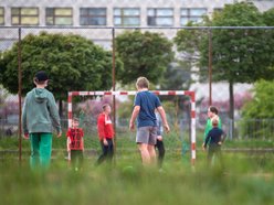 Łódź. Sportowe atrakcje przy szkołach w Łodzi. Pływalnie, Orliki i ściany wspinaczkowe dostępne dla Łodzian
