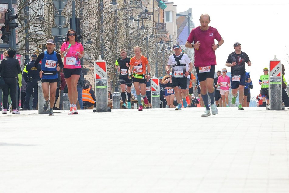 Łódź. DOZ Maraton Łódź 2026. Brałeś udział w biegu? Odszukaj się w galerii i zapisz na pamiątkę!