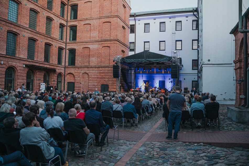 Łódź. Co robić w długi weekend w Łodzi? Kino pod chmurką, Rave for Dogs, Targ Staroci, wegański festiwal kulinarny