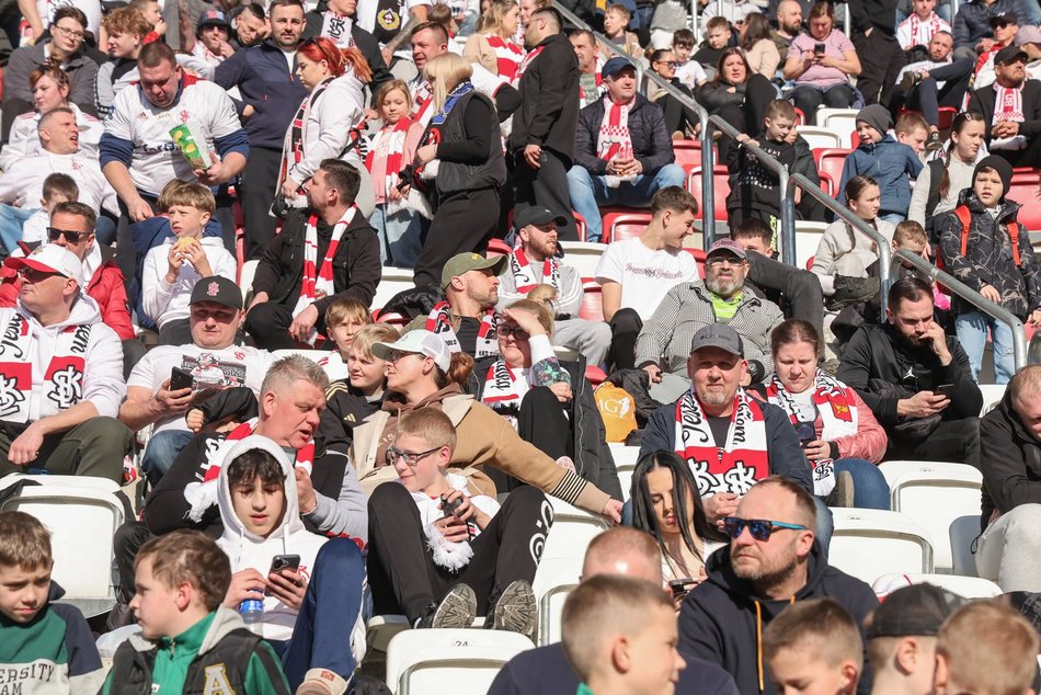 Łódź. Kibice na meczu ŁKS Łódź z Ruchem Chorzów. Byłeś/aś? Znajdź się w galerii!