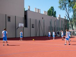 Nowe boisko w liceum przy Kopernika w Łodzi. Huczne otwarcie!