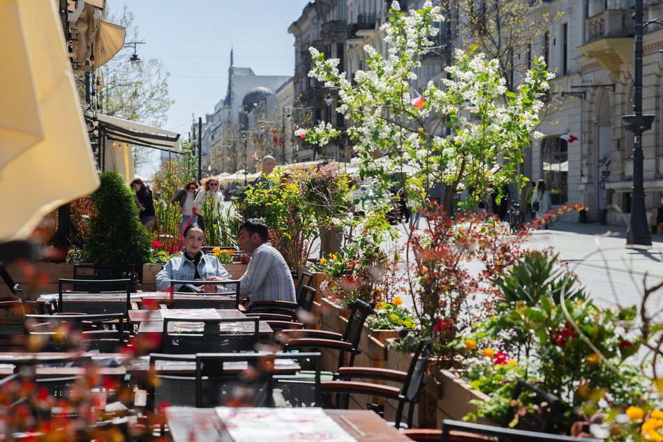 Łódź. Majówka na Piotrkowskiej w Łodzi. Tłumy spacerowiczów od rana do wieczora!