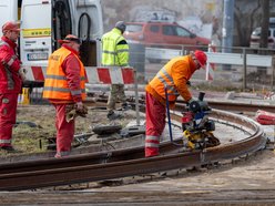 Łódź. Remont torowiska na Placu Niepodległości w Łodzi. Kiedy tramwaje wrócą na Pabianicką?