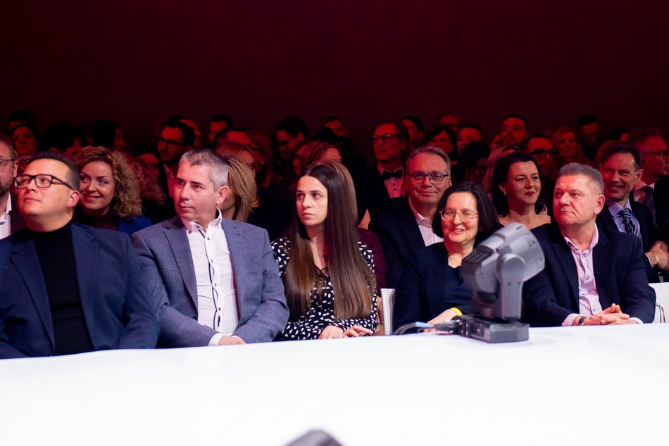 Łódź. Moda i pomaganie w klubie Wytwórnia w Łodzi. Zobacz zdjęcia z gali „poMocni w Modzie by Plesiak”