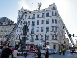Pożar kamienicy u zbiegu Kilińskiego i Nawrot w Łodzi. Skrzyżowanie zablokowane