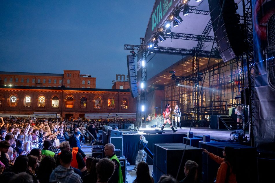 Łódź. Modelki dały czadu na urodzinach Manufaktury! Niezwykły koncert olśniewającego trio!