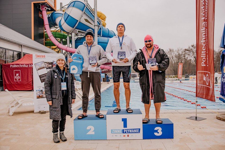 Zimne pływanie w Aquaparku Fala