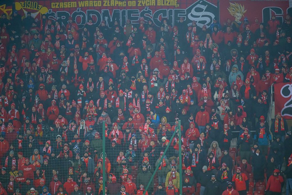 Łódź. Kibice na meczu Widzewa Łódź z Jagiellonią Białystok