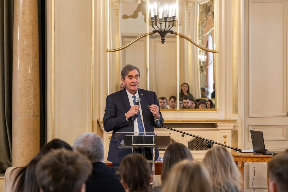 Łódź. Stypendia dla wybitnych uczniów z Łodzi i regionu przyznane. Nagrodzeni także nauczyciele