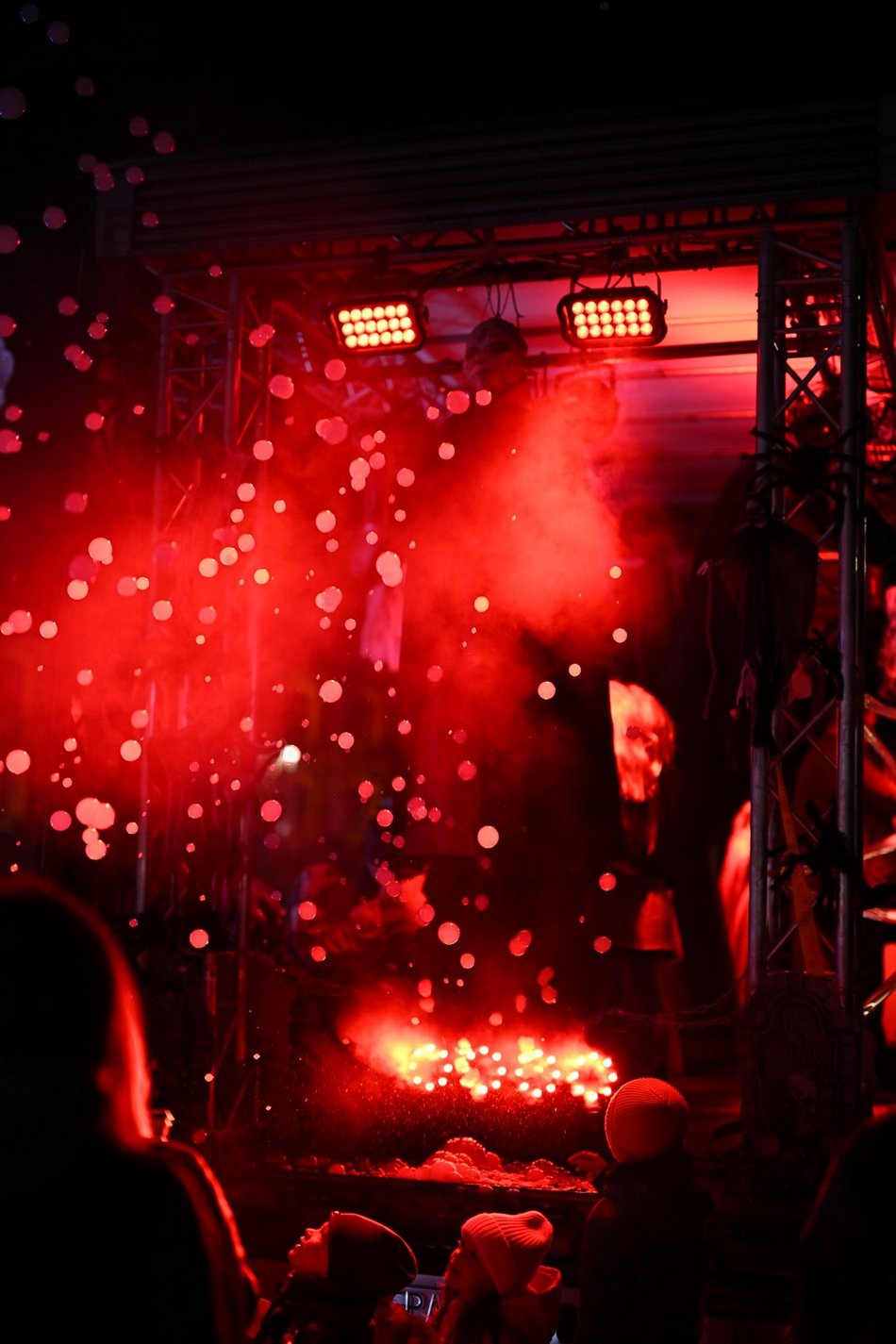 Łódź. Halloweenowa parada przeszła Piotrkowską w Łodzi. Tłumy duchów, czarownic i zombie!