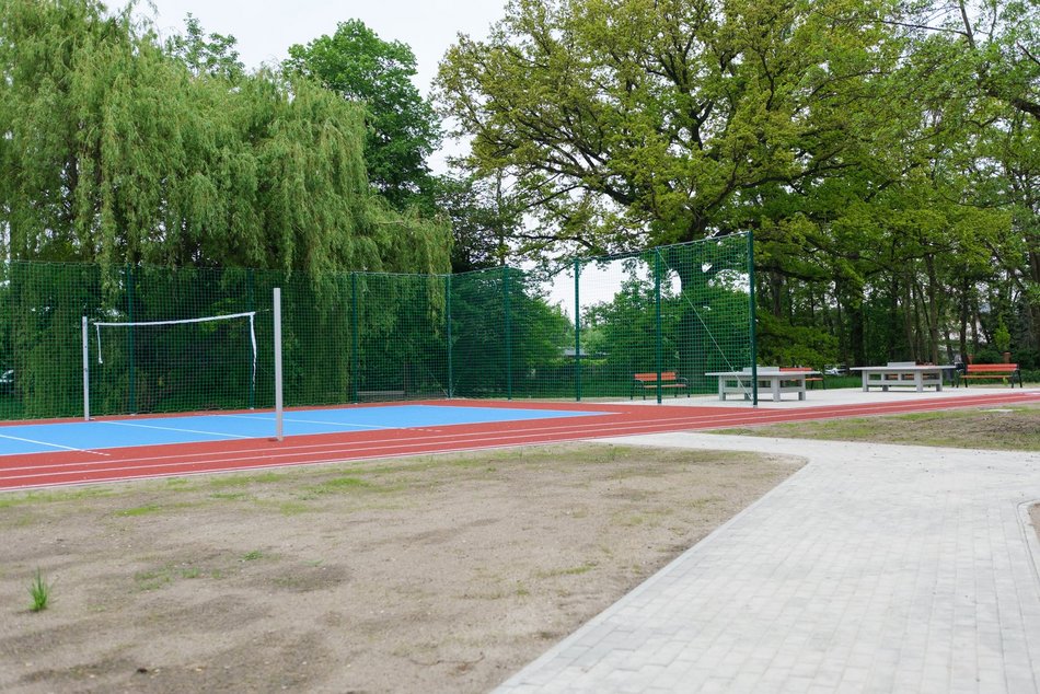 Łódź. Nowe boiska przy Szkole Podstawowej nr 182! Zagrasz tu w piłkę nożną, ręczną, koszykówkę i siatkę