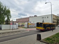 Łódź. Nowy supermarket w centrum Łodzi. Dwupiętrowy sklep stanie obok akademika BaseCamp