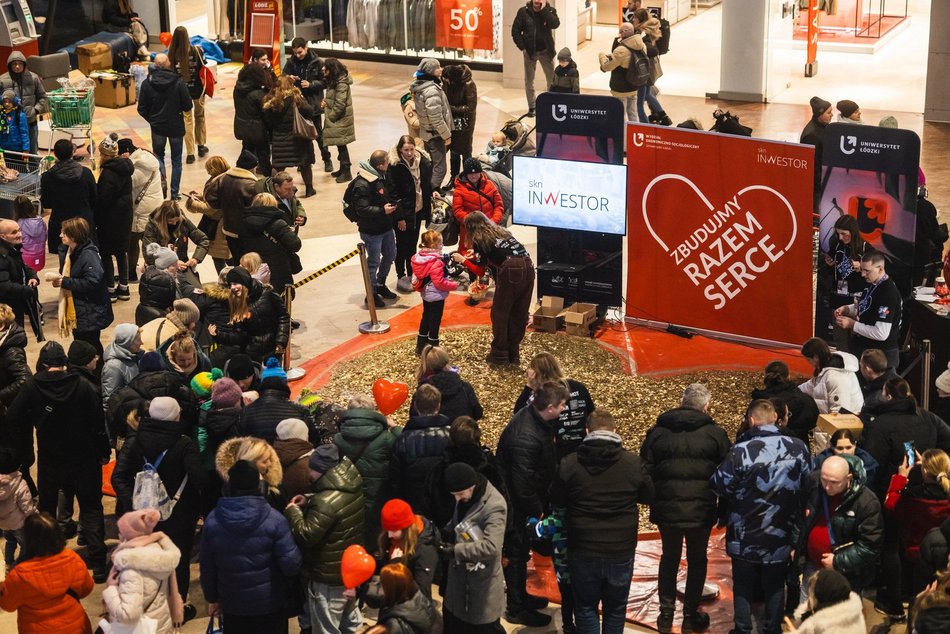 Łódź. Światełko do Nieba zakończyło WOŚP 2026 w Łodzi. Tłumy Łodzian w Manufakturze