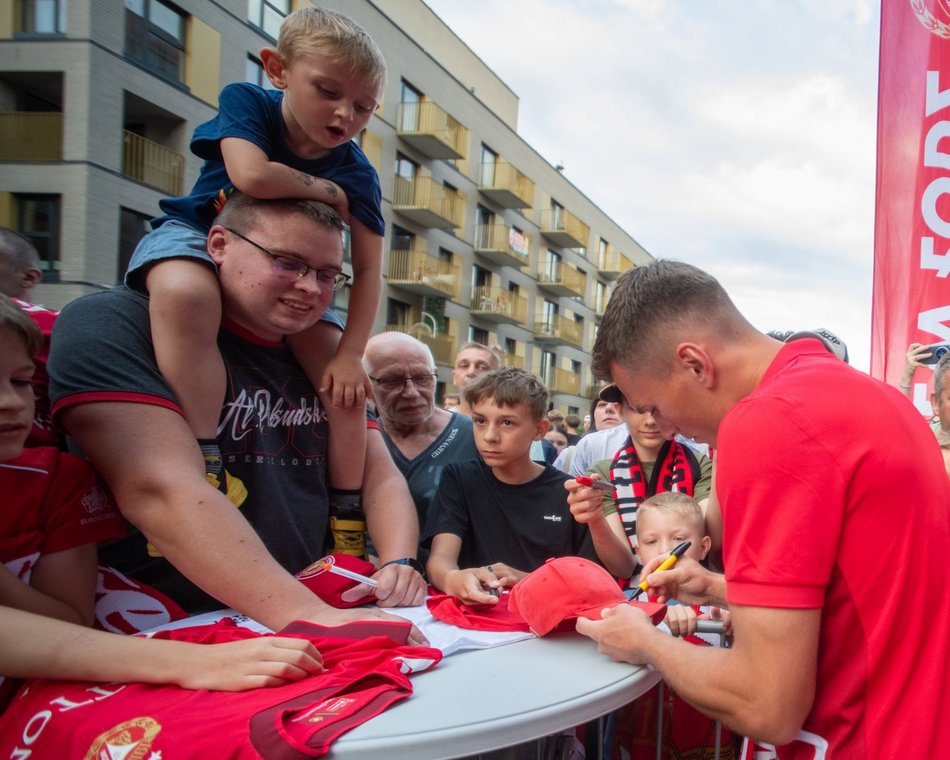 Widzew Łódź zaprezentował się w nowych strojach