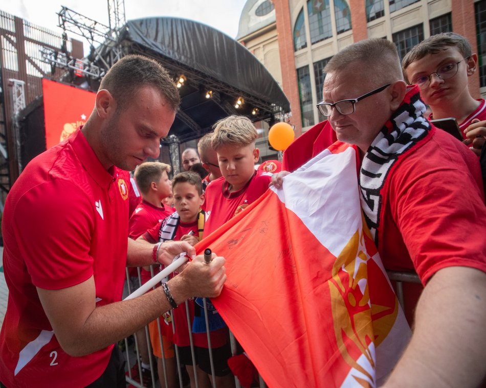 Widzew Łódź zaprezentował się w nowych strojach