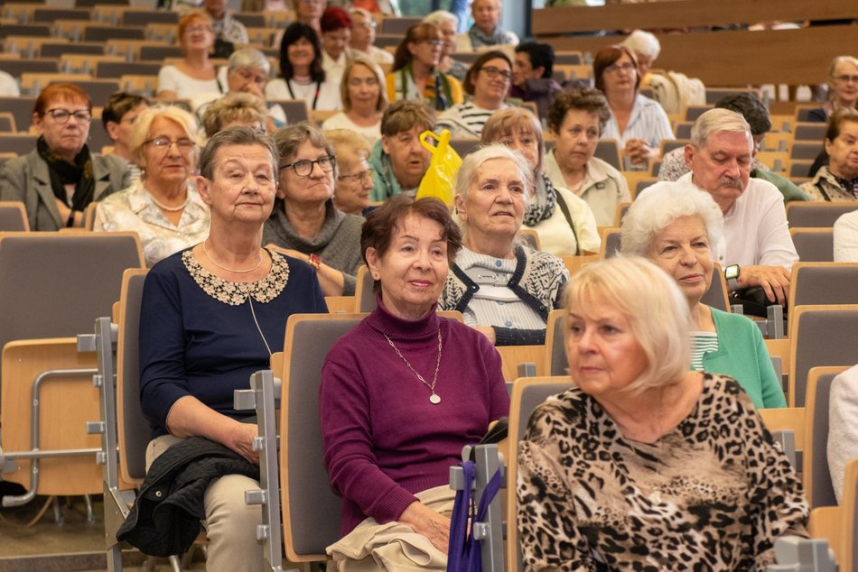 Zakończenie roku na Uniwersytecie Trzeciego Wieku UŁ. Nie obyło się bez wzruszeń