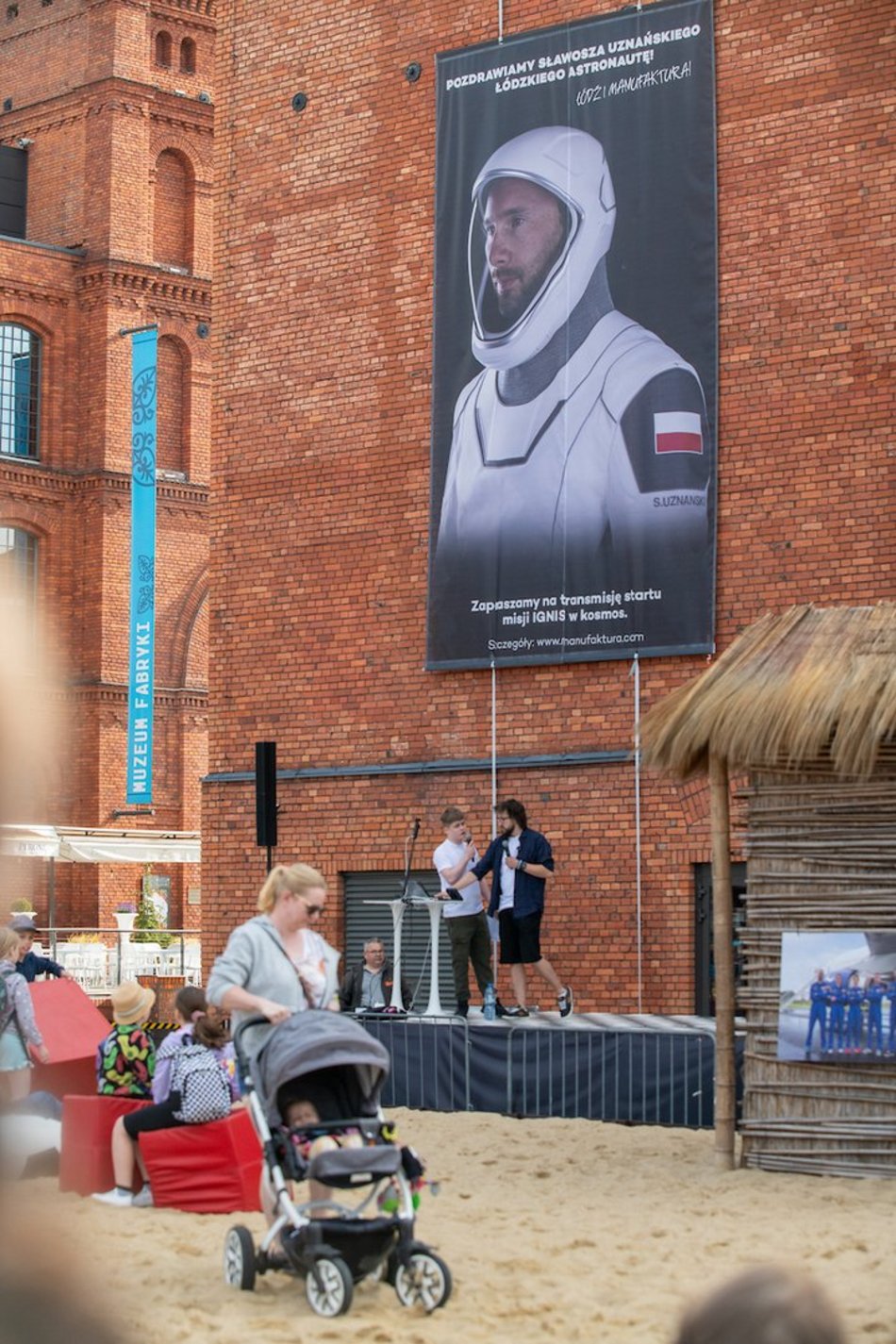 Łódź. Sławosz Uznański-Wiśniewski w kosmosie! Łodzianie oglądali start na Astropikniku w Manufakturze