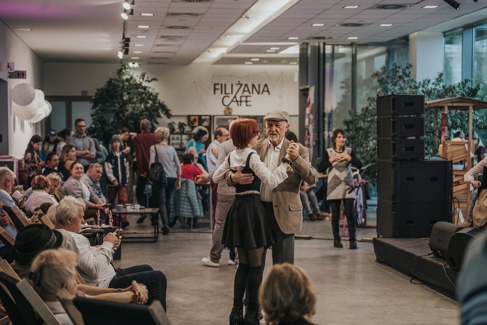 Łódź. Potańcówka w stylu retro? W Centrum Dialogu w Łodzi to możliwe!