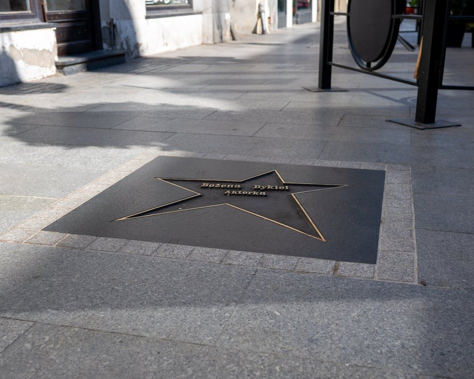 Łódź. Aleja Gwiazd na Piotrkowskiej w Łodzi. Odsłonięto gwiazdę aktorki Bożeny Dykiel