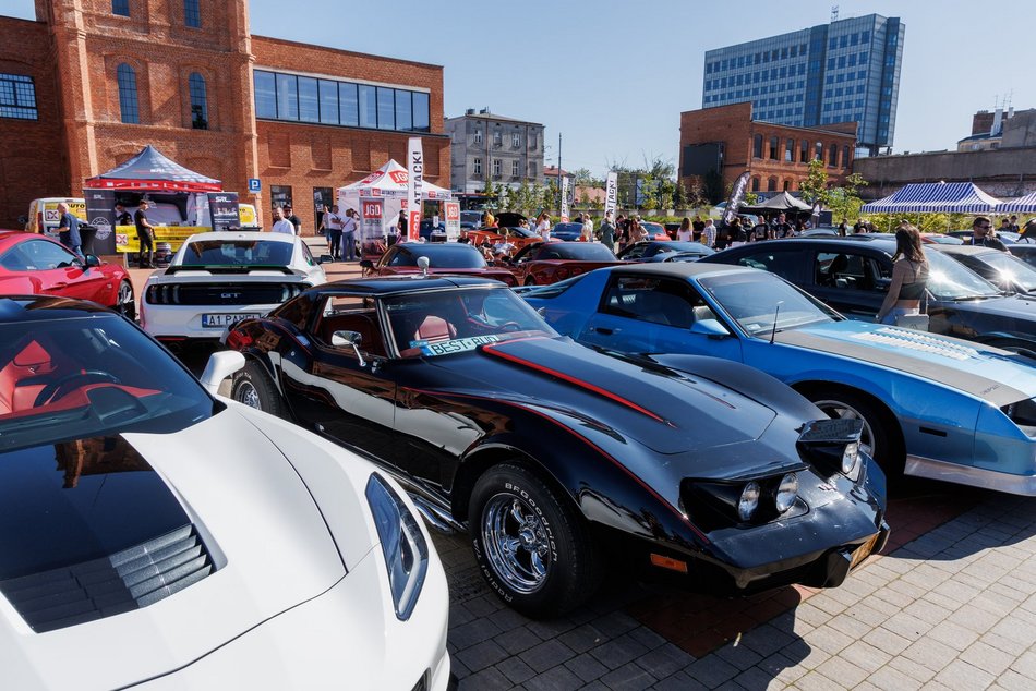 Łódź. Zlot amerykańskich samochodów w Łodzi. Prawdziwe perły motoryzacji