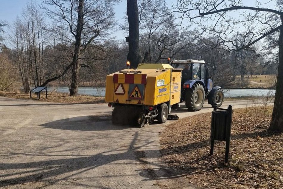 Łódź. Łódź sprząta na błysk po zimie! Pracownicy nie próżnują i porządkują ulice, parki, chodniki i nie tylko