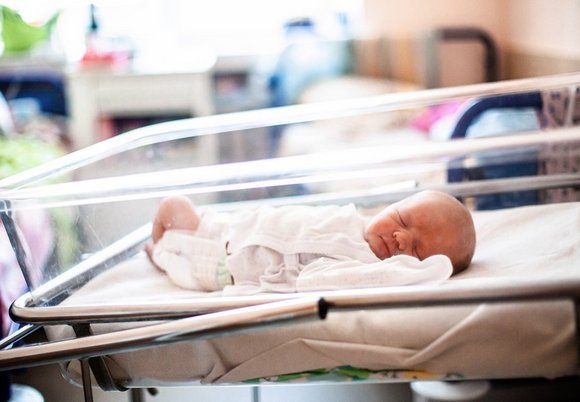 Dziecko w inkubatorze