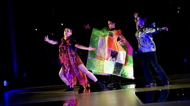 „Metamorfoza odzieży roboczej” w CMWŁ. Za nami niezwykły performance [ZDJĘCIA]