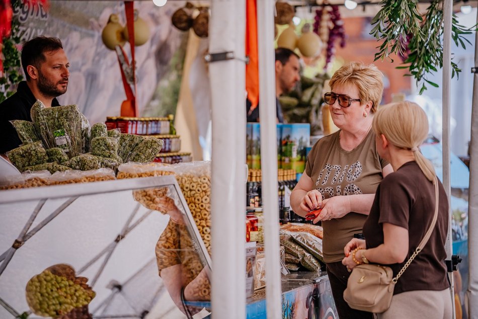 Łódź. Majówka w Manufakturze w Łodzi. Włoski jarmark, festiwal karuzel i wiele więcej
