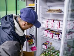 Łódź. Masz nadmiar świątecznych potraw? Skorzystaj z 26 lodówek społecznych w Łodzi