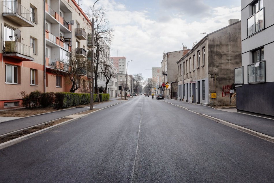 Łódź. Przędzalniana w Łodzi otwarta. Nowa jezdnia, chodniki i parkingi