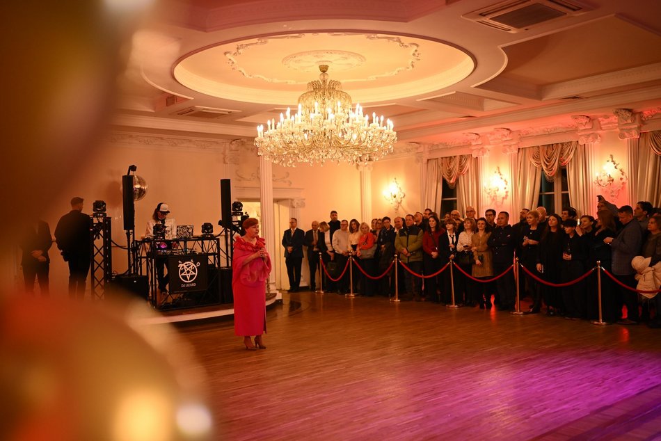 Studniówka III LO w Łodzi. Szyk i elegancja w Białym Pałacu