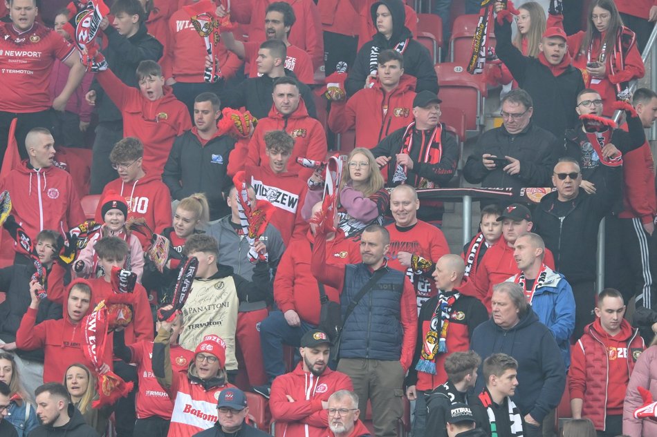 Łódź. Kibice na meczu Widzew Łódź - Bruk-Bet Termalica Nieciecza. Byłeś/aś? Znajdź się w galerii!