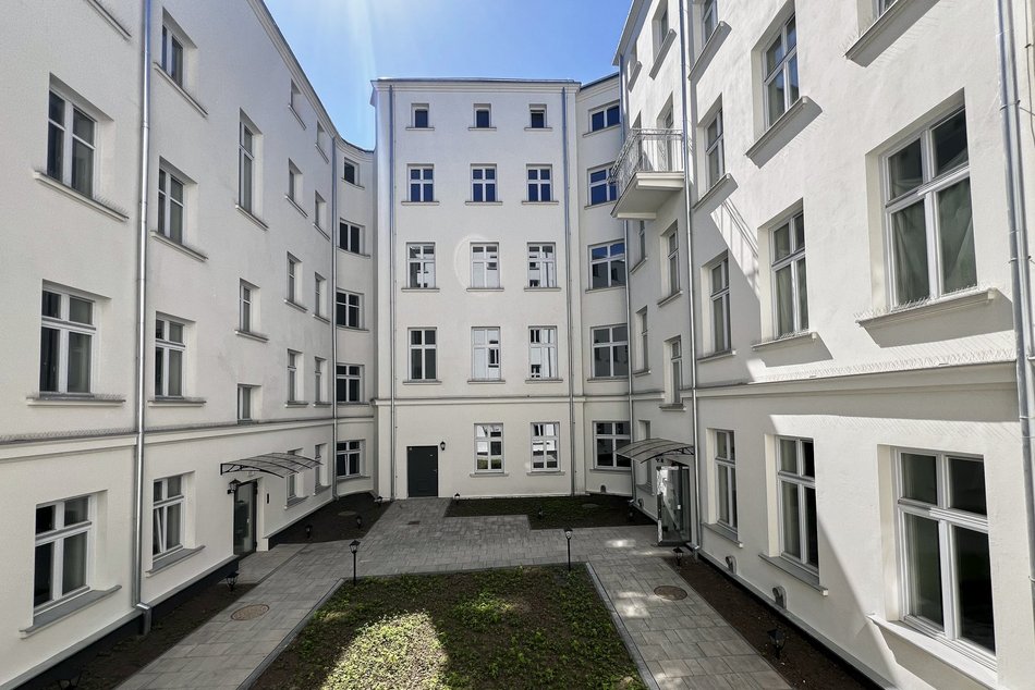 Kamienica po wybuchu gazu przy Nawrot