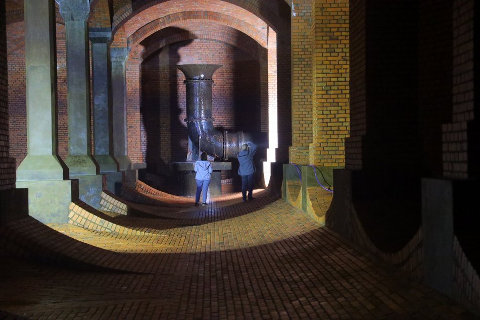 Zwiedzanie podziemnej katedry na Stokach z okazji 600. Urodzin Łodzi