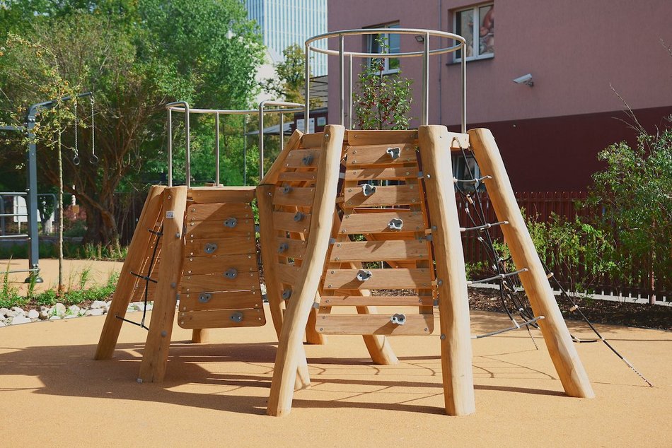 Łódź. Takiego skweru w Łodzi jeszcze nie było! Siłownia, park sensoryczny i plac zabaw już gotowe