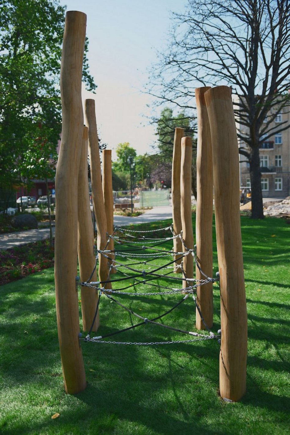 Łódź. Takiego skweru w Łodzi jeszcze nie było! Siłownia, park sensoryczny i plac zabaw już gotowe