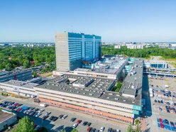 budynek szpitala widziany z góry