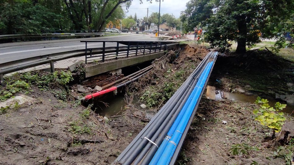 Zawalony w skutek burzy most na rzece Bałutce