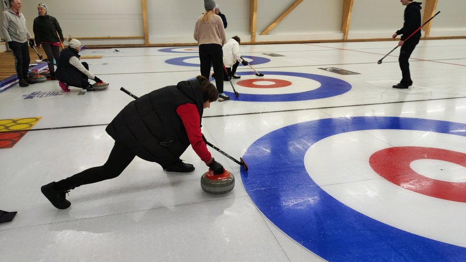 Curling - łódzcy seniorzy na lodzie