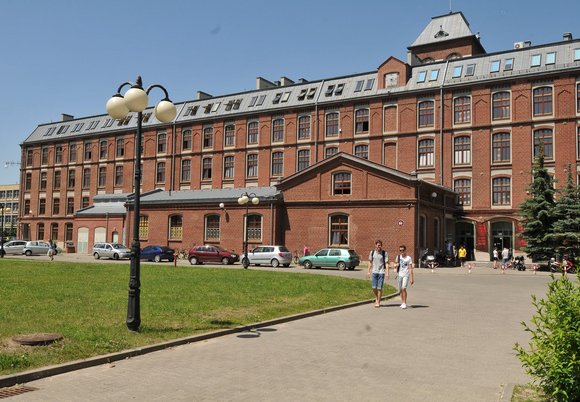 Łódź. Rekrutacja na uczelnie w Łodzi 2025/2026 trwa. Jak i do kiedy aplikować? 