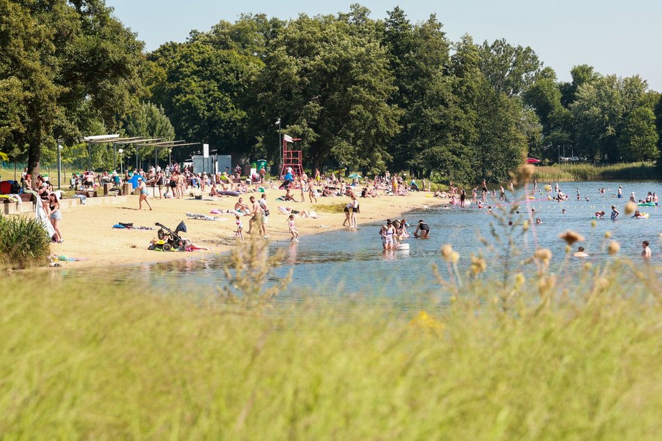 Łódź. Upalny weekend na Stawach Jana w Łodzi. Tak wypoczywają łodzianie!
