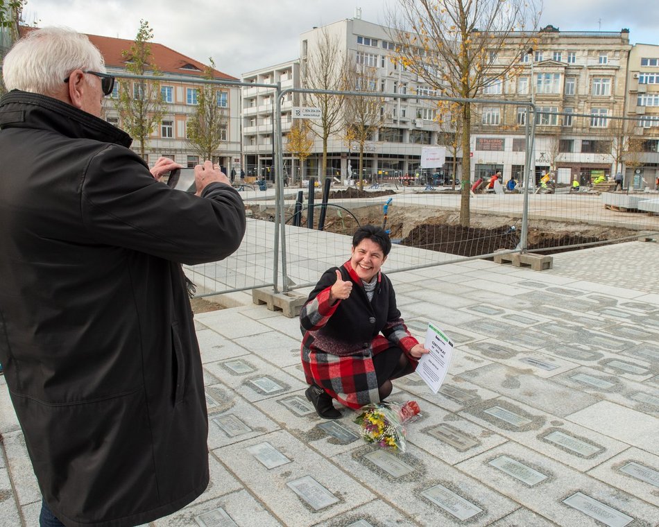 Odsłonięcie pomnika na placu Wolności