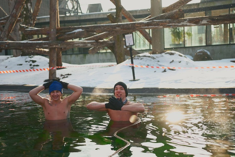 Łódź. Miłośnicy zimnych kąpieli w Orientarium Zoo Łódź