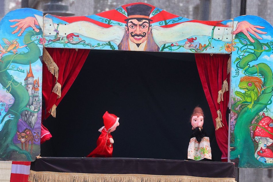 Łódź. Baśniowa Piotrkowska w Łodzi. Teatr Barnaby zachwycił najmłodszych widzów