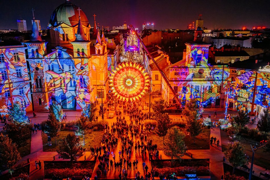 Light Move Festival 2025 Łódź z drona! Wybierz się na lot nad rozświetlonym miastem