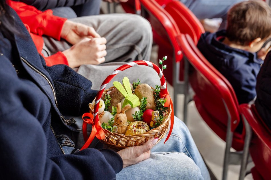 Łódź. Święcenie pokarmów na stadionie Widzewa Łódź