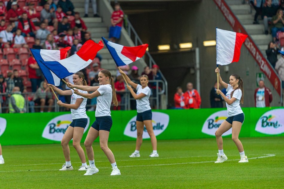 Łódź. Mecz Gwiazd w Łodzi. Na murawie Boniek, Krzynówek, Krychowiak