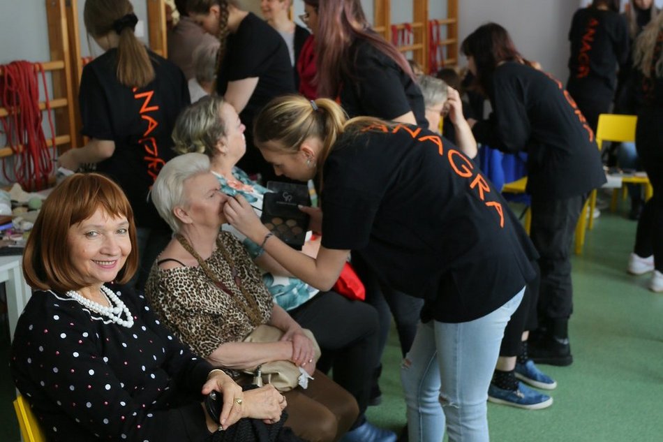 Jak dbać o wygląd po 60. roku życia? To proste! Weź przykład z łódzkich seniorek!