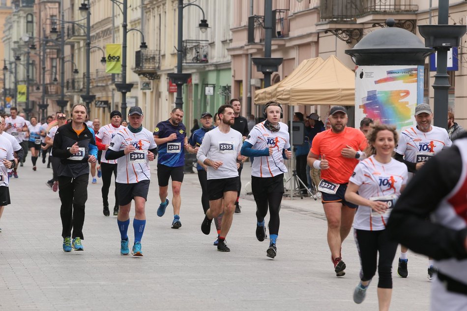 DOZ Maraton 2023. Brałeś udział w biegu? Znajdź się na zdjęciach!